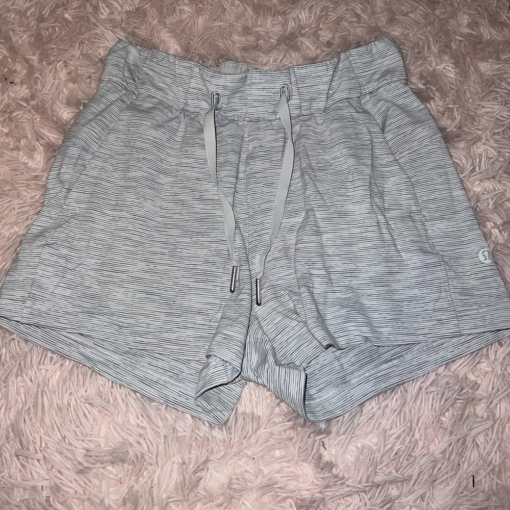 Size 0 LuluLemon ON THE FLY Shorts GREAT CONDITION